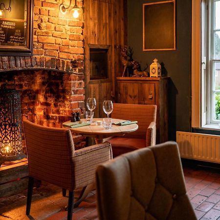 The Royal Oak Inn Чичестър Екстериор снимка