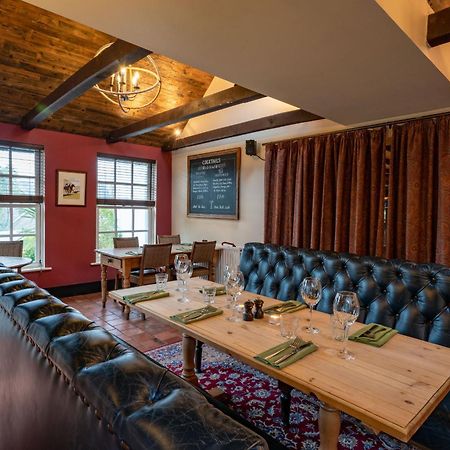 The Royal Oak Inn Чичестър Екстериор снимка