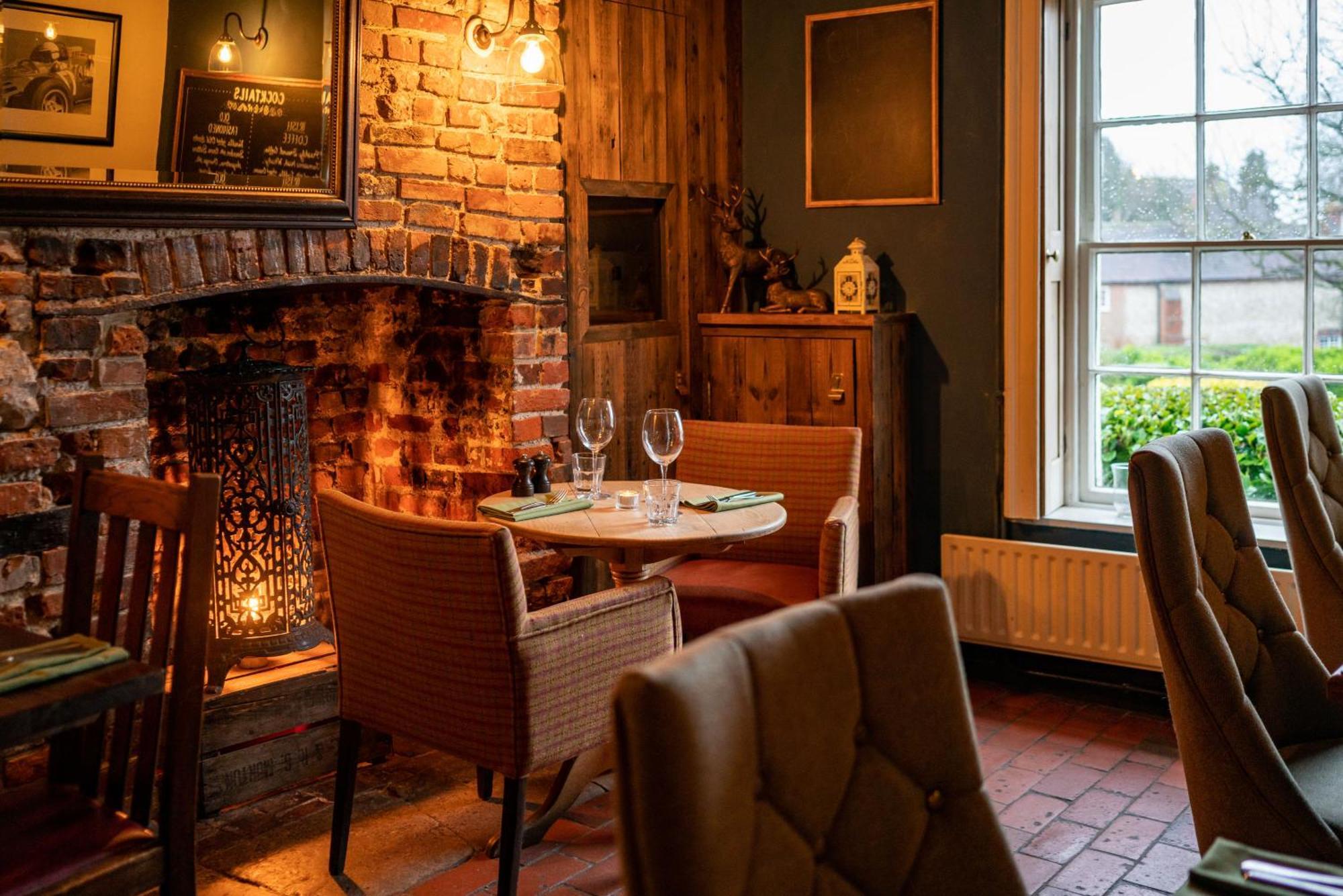 The Royal Oak Inn Чичестър Екстериор снимка