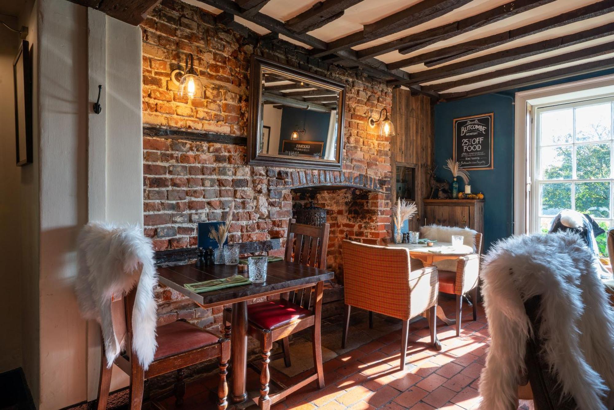 The Royal Oak Inn Чичестър Екстериор снимка
