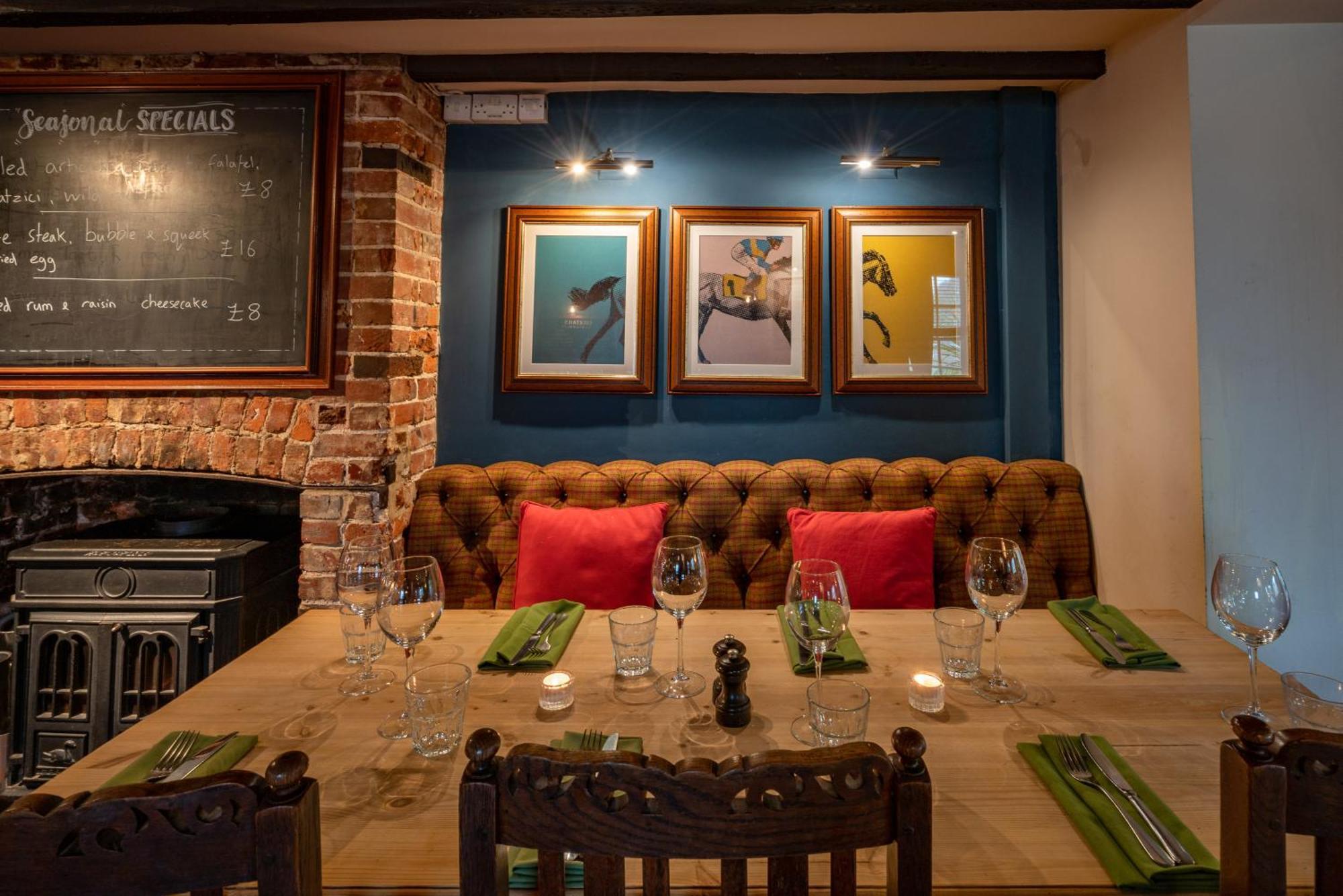 The Royal Oak Inn Чичестър Екстериор снимка