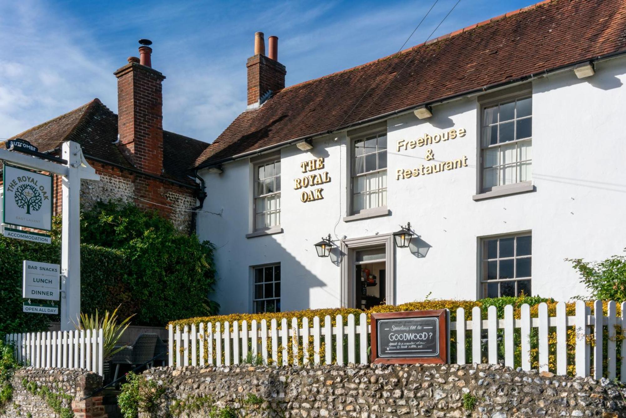 The Royal Oak Inn Чичестър Екстериор снимка