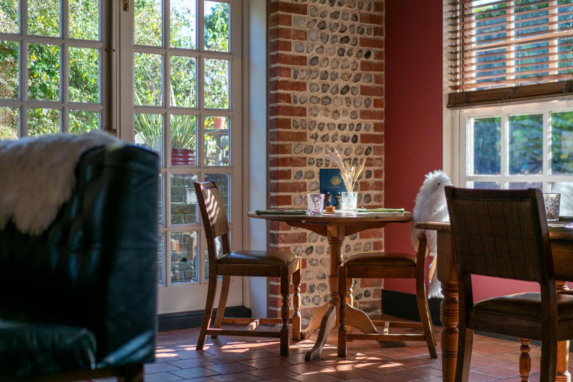 The Royal Oak Inn Чичестър Екстериор снимка