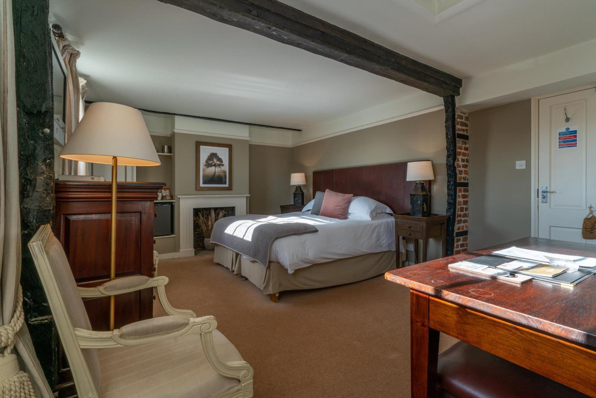 The Royal Oak Inn Чичестър Екстериор снимка