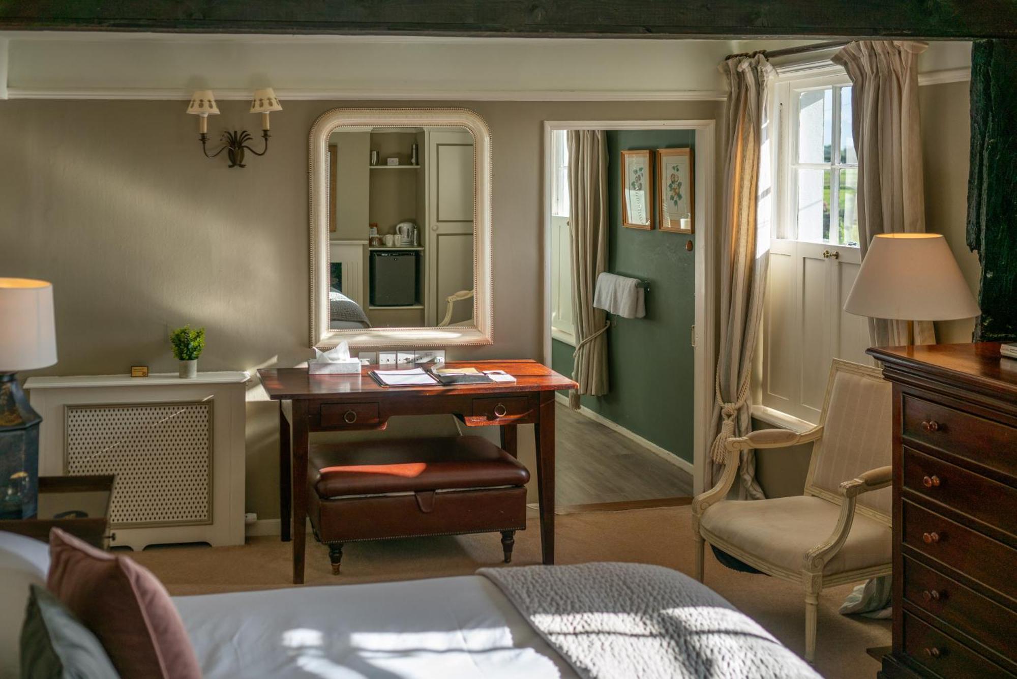 The Royal Oak Inn Чичестър Екстериор снимка