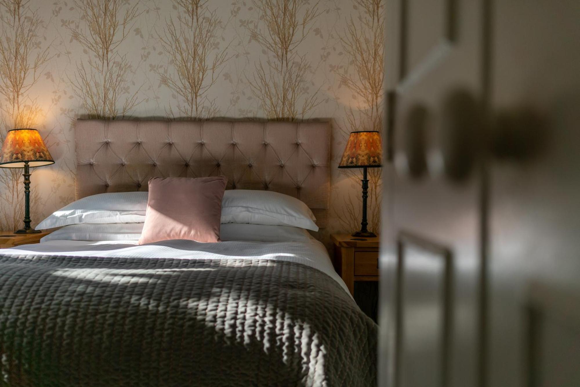 The Royal Oak Inn Чичестър Екстериор снимка