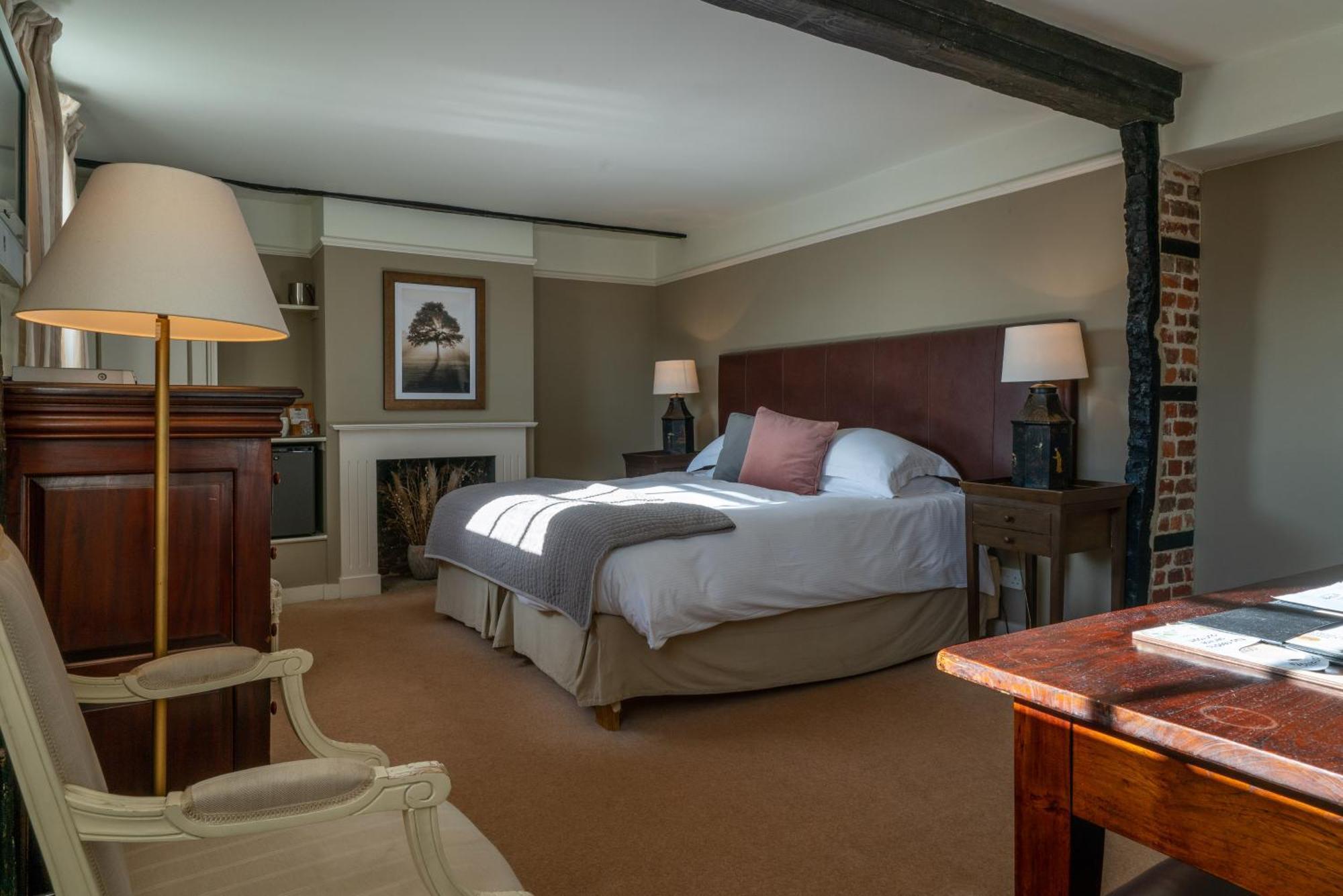 The Royal Oak Inn Чичестър Екстериор снимка