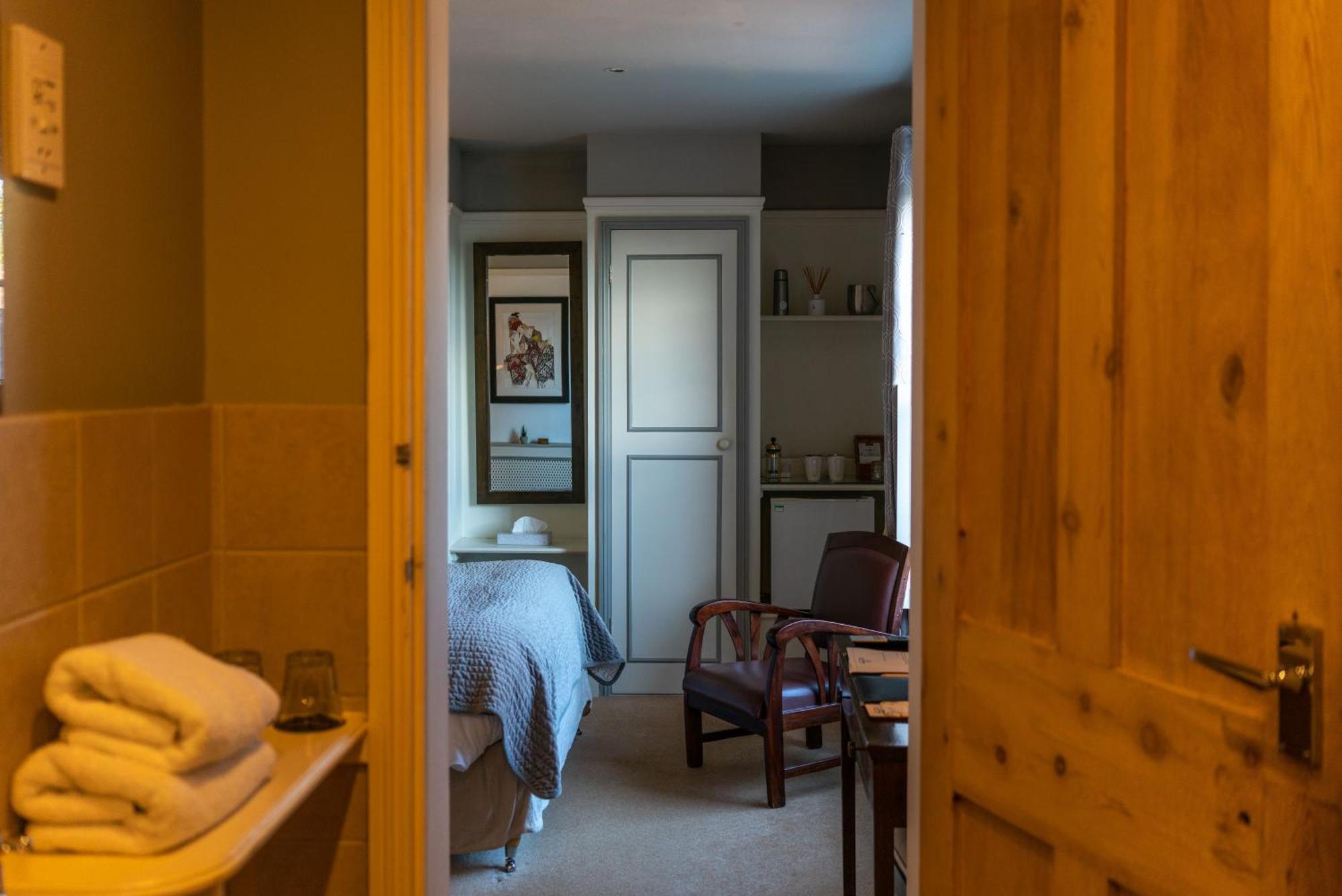 The Royal Oak Inn Чичестър Екстериор снимка